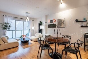 2229 Rue Sainte-Catherine E in Montréal, QC - Building Photo