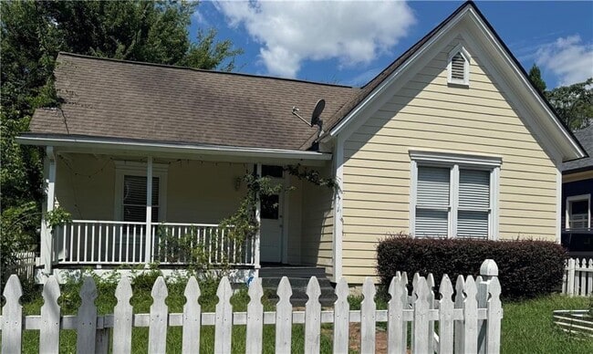 property at 199 Pearl St SE