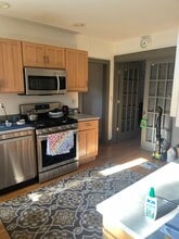23 W Center St, Unit 3 bedroom in Northampton, MA - Building Photo - Building Photo
