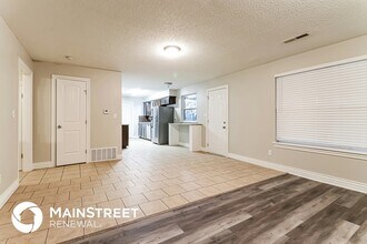 909 Rolling Meadows Blvd in Midwest City, OK - Foto de edificio - Building Photo