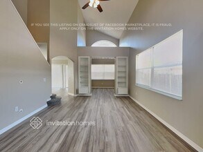 11929 Lark Song Loop in Riverview, FL - Foto de edificio - Building Photo