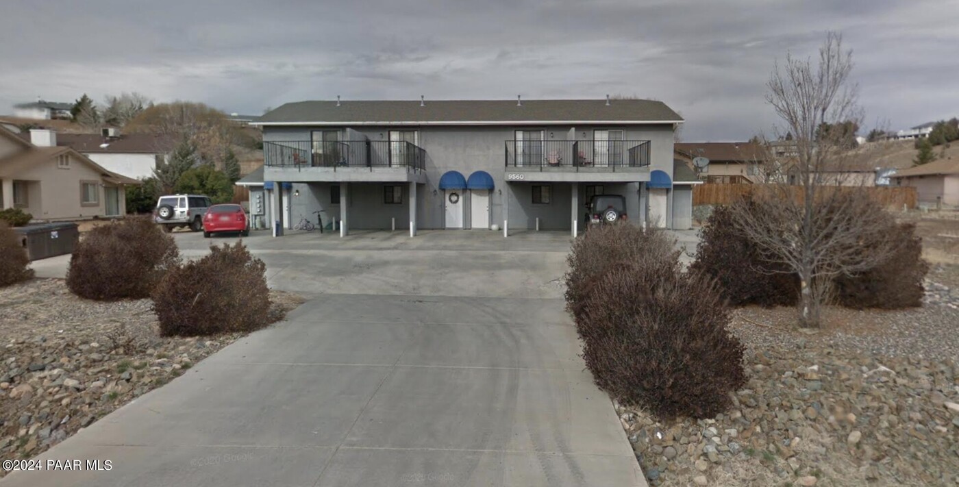 9560 E Lakeshore Dr in Prescott Valley, AZ - Building Photo