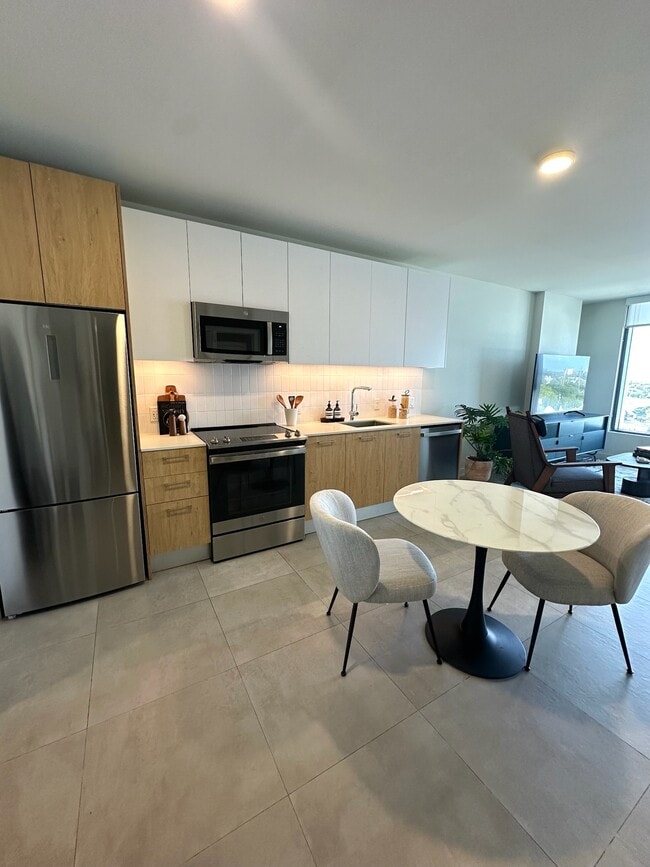 370 NW 33rd St in Miami, FL - Building Photo - Building Photo