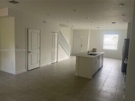 204 10th Ct in Florida City, FL - Building Photo