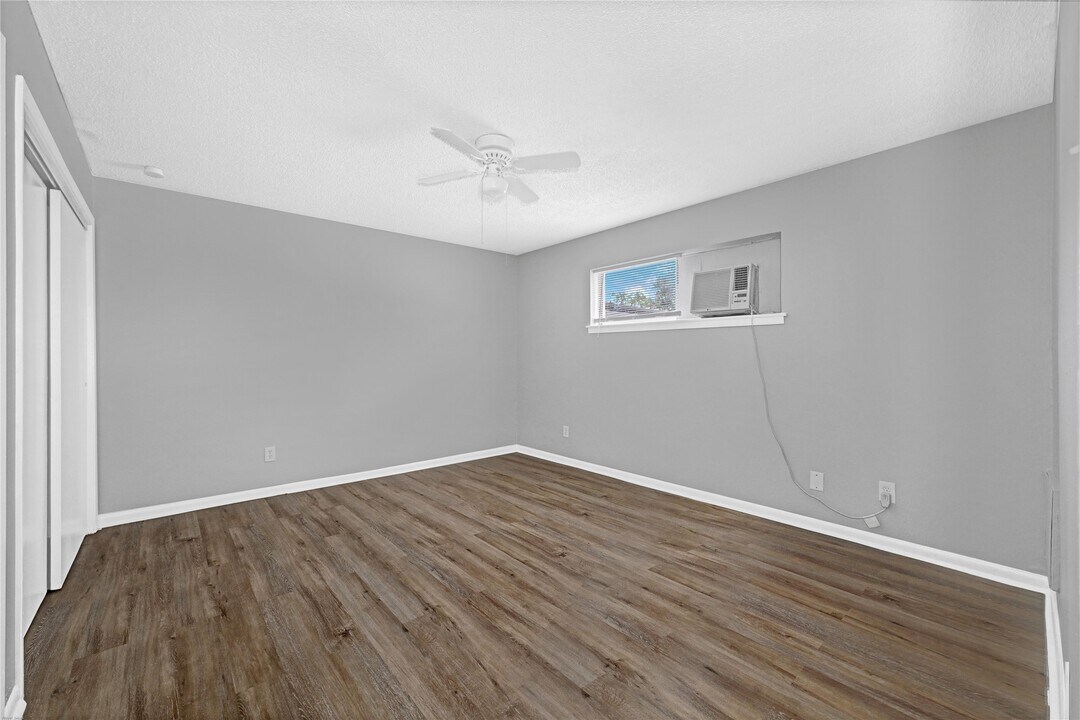 1200 Carolyn Ct in Humble, TX - Building Photo