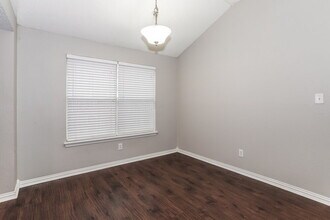 8060 Cannonwood Dr in Fort Worth, TX - Foto de edificio - Building Photo