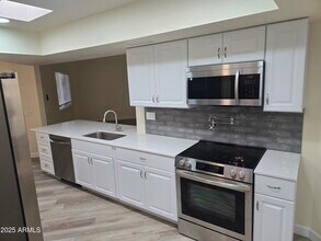 10838 W Thunderbird Blvd in Sun City, AZ - Building Photo - Building Photo