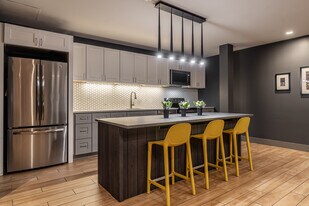 Luxury On Pine in Philadelphia, PA - Building Photo