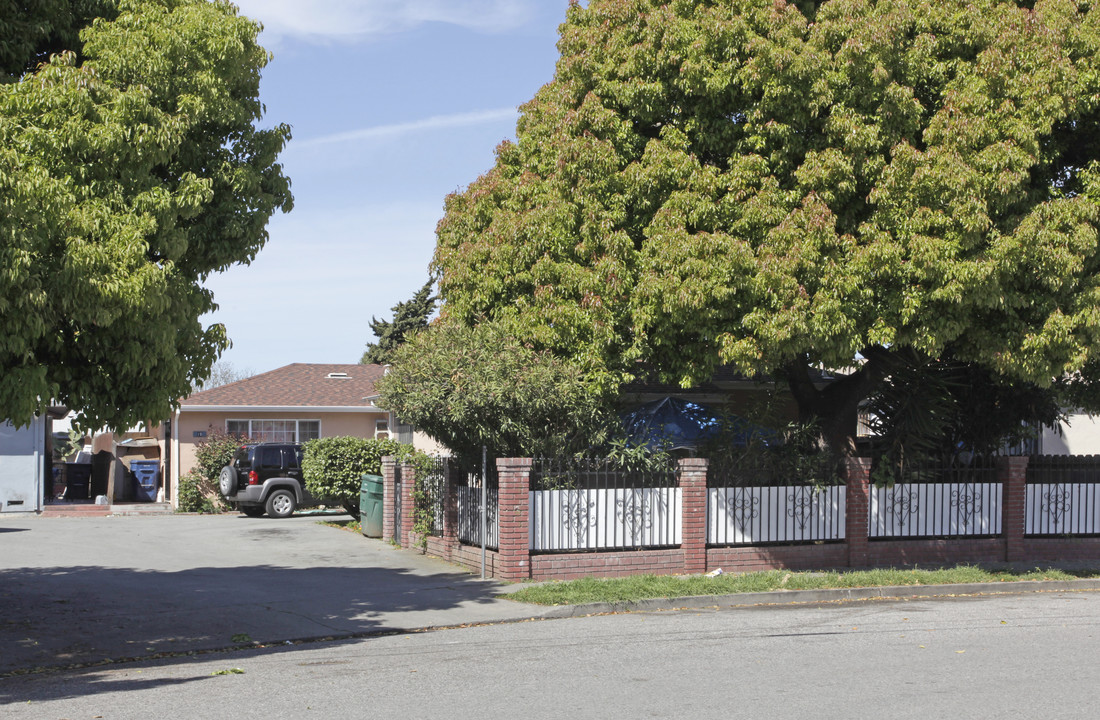 19-21 Buchanan Ct in East Palo Alto, CA - Foto de edificio