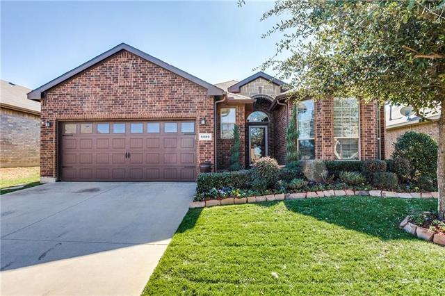 5005 Carnoustie Trail in Arlington, TX - Building Photo