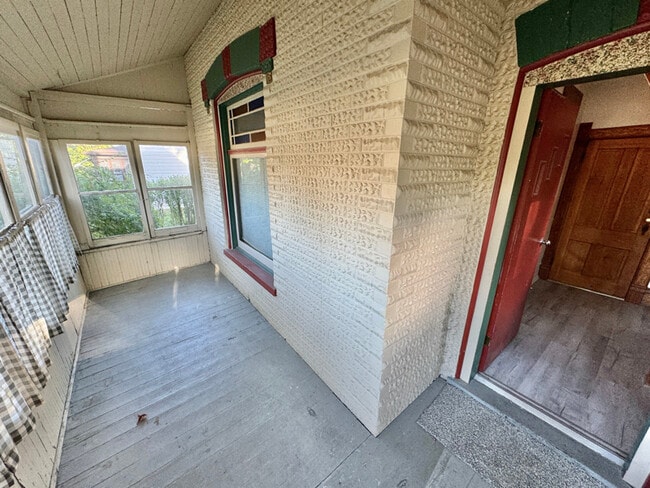 1100 Michigan Ave-Unit -Upper in St. Joseph, MI - Building Photo - Building Photo