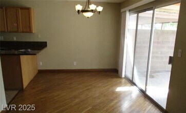6695 Flora Dr in Las Vegas, NV - Foto de edificio - Building Photo