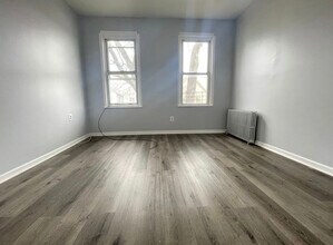 41 W 54th St, Unit 1B in Bayonne, NJ - Building Photo - Building Photo