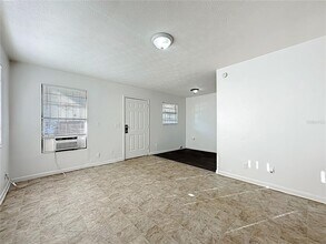 4509 Ken Knight Dr N in Jacksonville, FL - Building Photo - Building Photo