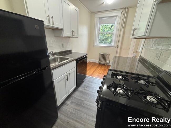 126 Jersey St, Unit 2 in Boston, MA - Foto de edificio - Building Photo