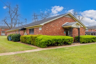 Huntingdon Apartments in Albany, GA - Building Photo - Building Photo
