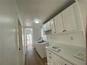 1235 E 99th St, Unit 1235 in Los Angeles, CA - Building Photo - Building Photo