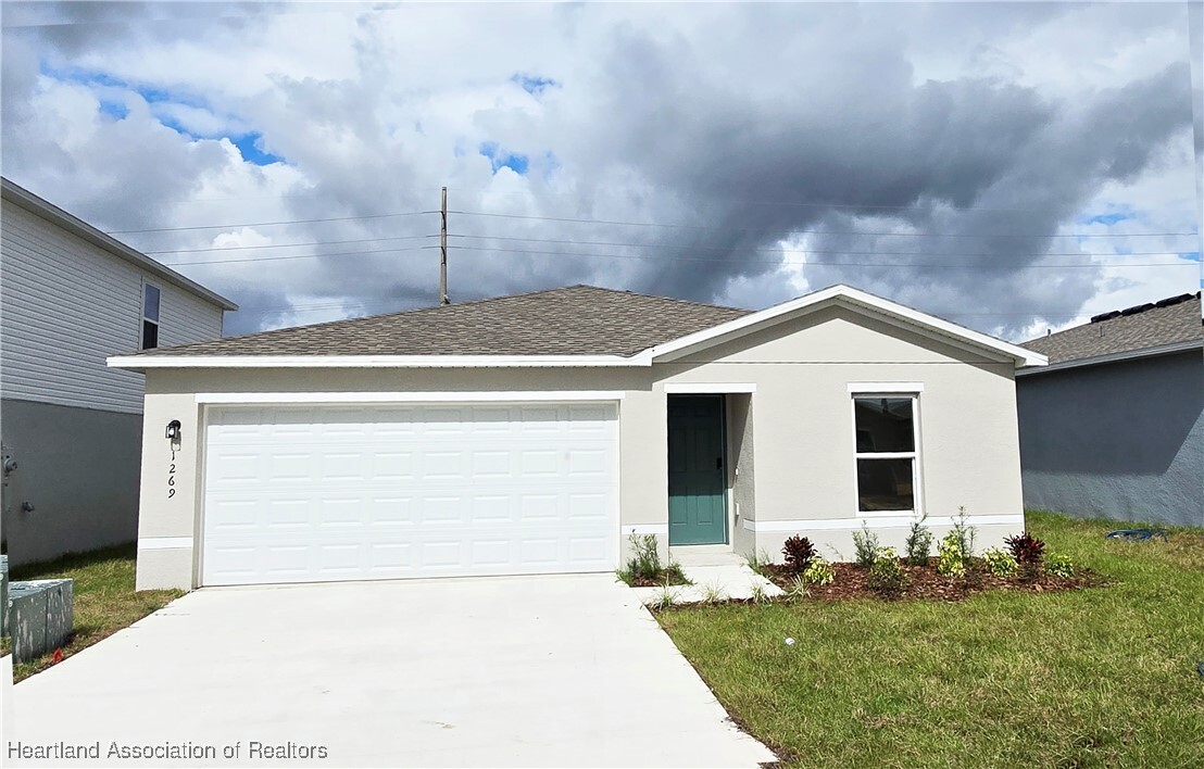 1269 Stone Ridge Cir in Sebring, FL - Building Photo