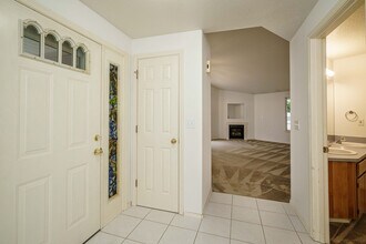8417 NE 55th St in Vancouver, WA - Foto de edificio - Building Photo