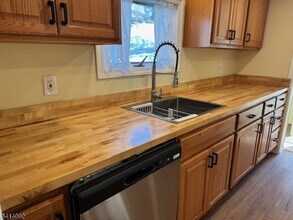 44 Oak St in Hamburg, NJ - Foto de edificio - Building Photo