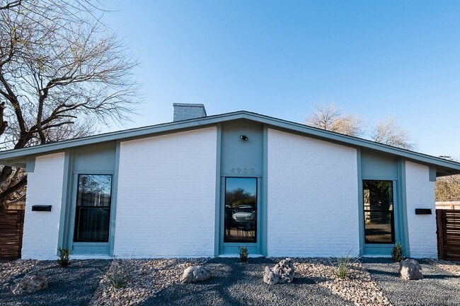 4900 Hawk Cove