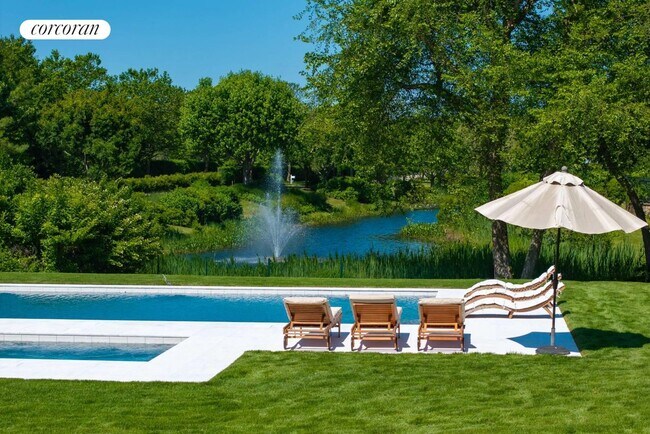 15 Parrish Pond Ln in Southampton, NY - Building Photo - Building Photo