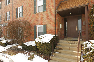 Oakmont Harbor in Oakmont, PA - Foto de edificio - Building Photo
