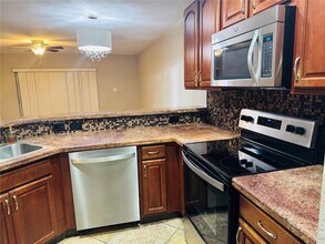 9087 Chambers St in Tamarac, FL - Building Photo - Building Photo