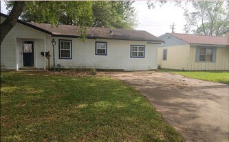 8745 Kimberly Dr in Beaumont, TX - Building Photo