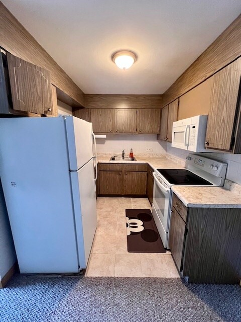 45 Jacqueline Rd, Unit 9 in Waltham, MA - Building Photo - Building Photo
