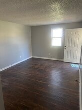 706 Eric Dr, Unit 706 in Nashville, TN - Foto de edificio - Building Photo