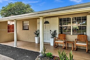 4633 SW 28th Ave in Fort Lauderdale, FL - Building Photo