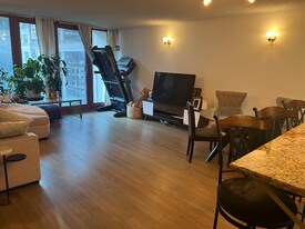 200 N Dearborn St in Chicago, IL - Building Photo