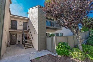 25716 N Player Dr in Valencia, CA - Building Photo