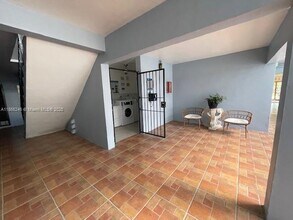 1735 NE 164th St in North Miami Beach, FL - Building Photo - Building Photo