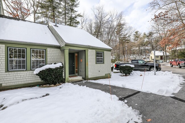 property at 1465 Hooksett Rd