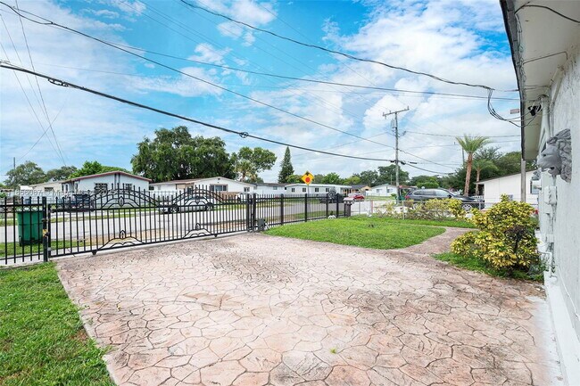 1771 NW 152nd Terrace in Opa Locka, FL - Building Photo - Building Photo