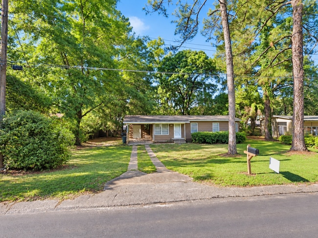 property at 2003 Crabapple Dr