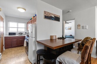 6719 N Hermitage Ave, Unit 3B in Chicago, IL - Foto de edificio - Building Photo