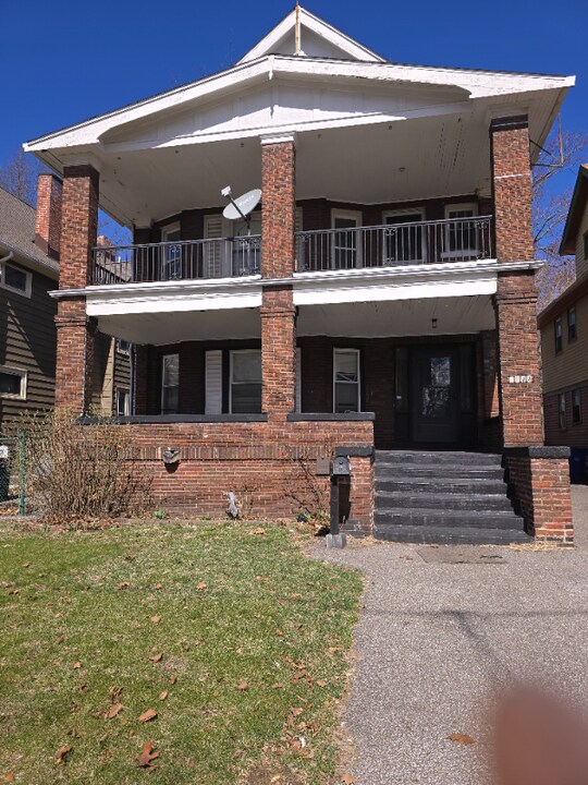 8103 Whitethorn Ave in Cleveland, OH - Building Photo