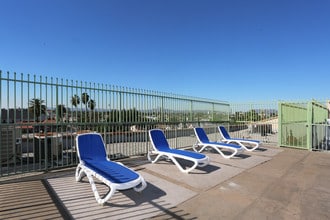 Avalon in Los Angeles, CA - Foto de edificio - Interior Photo