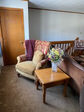 78 Main St, Unit 2A in Lincoln, NH - Foto de edificio - Building Photo