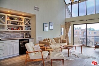 1815 Butler Ave-Unit -113 in Los Angeles, CA - Foto de edificio - Building Photo