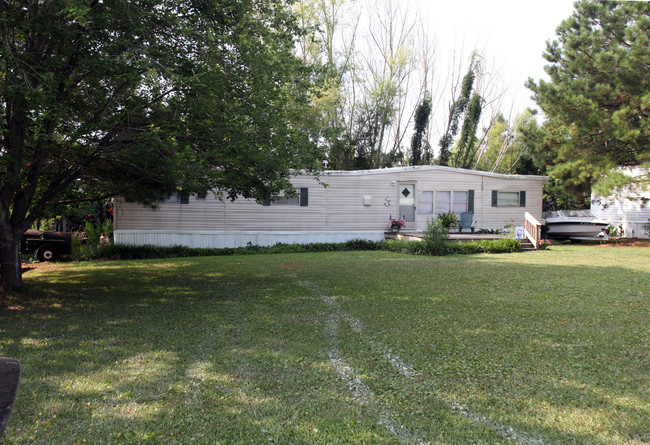 Green Acres Mobile Home Park in Hampstead, NC - Building Photo - Building Photo