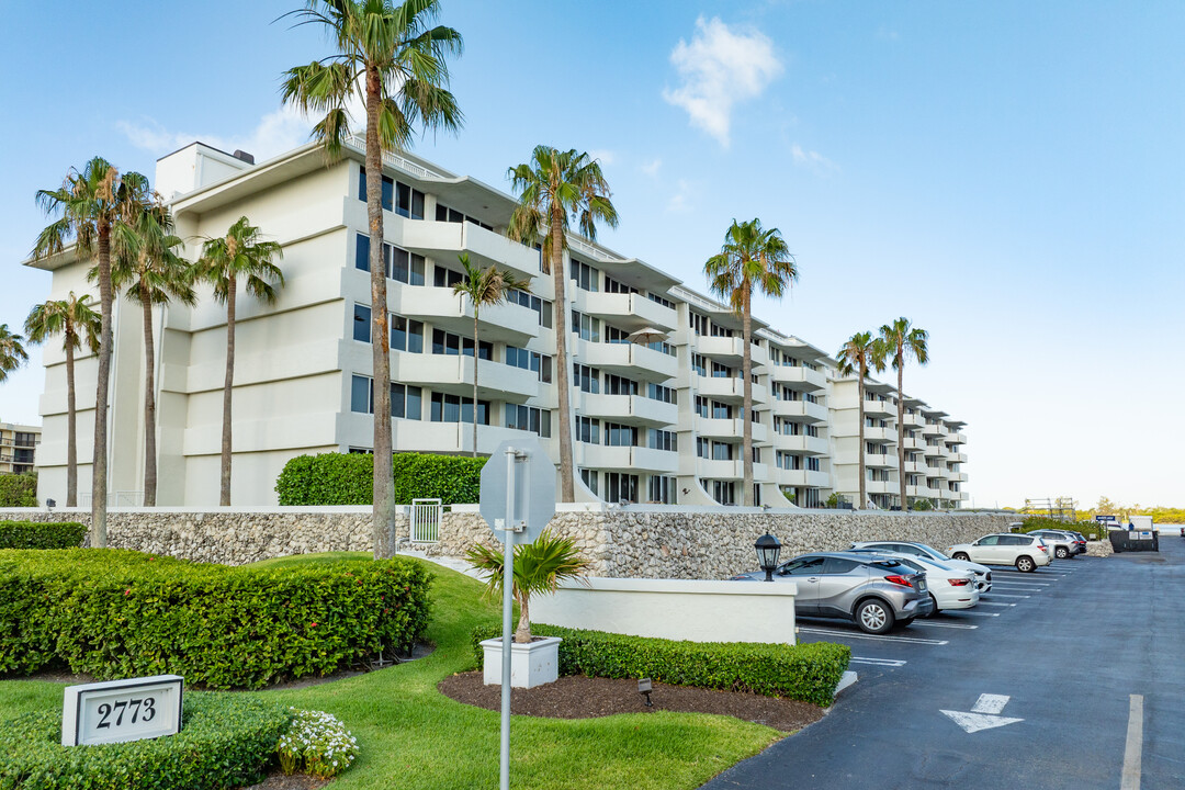 Carlyle House in Palm Beach, FL - Foto de edificio