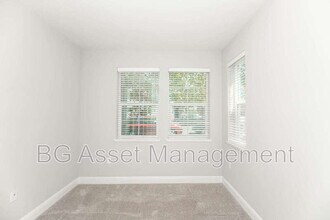 3138 La Corona Dr in Pittsburg, CA - Building Photo - Building Photo