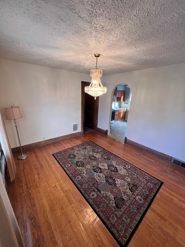 160 Victoria Ave, Unit 3 Bedroom 1 Bath Upper in Buffalo, NY - Building Photo - Building Photo