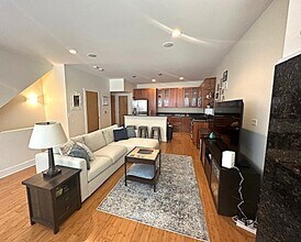 1620 W Augusta Blvd in Chicago, IL - Building Photo - Building Photo