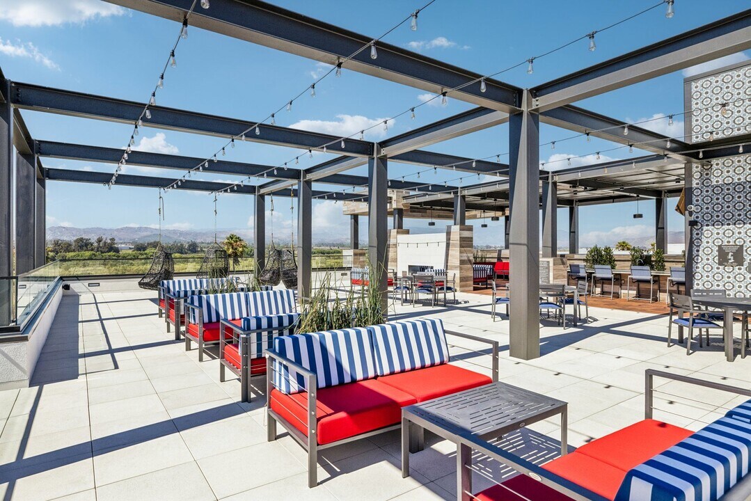 Panorama Riverpark in Oxnard, CA - Building Photo