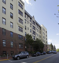 Westminster Hall Apartments in Great Neck, NY - Foto de edificio - Building Photo